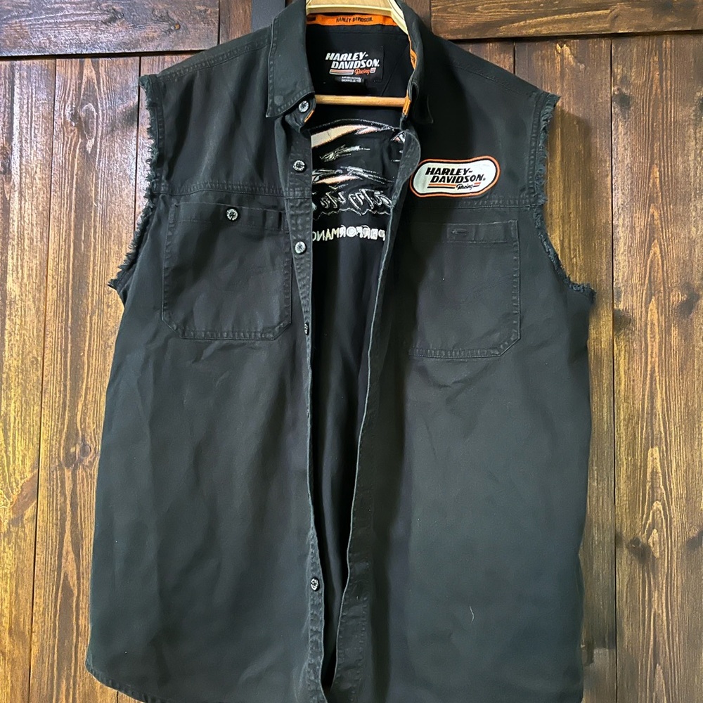 Harley Davidson screaming eagle vest. Size large